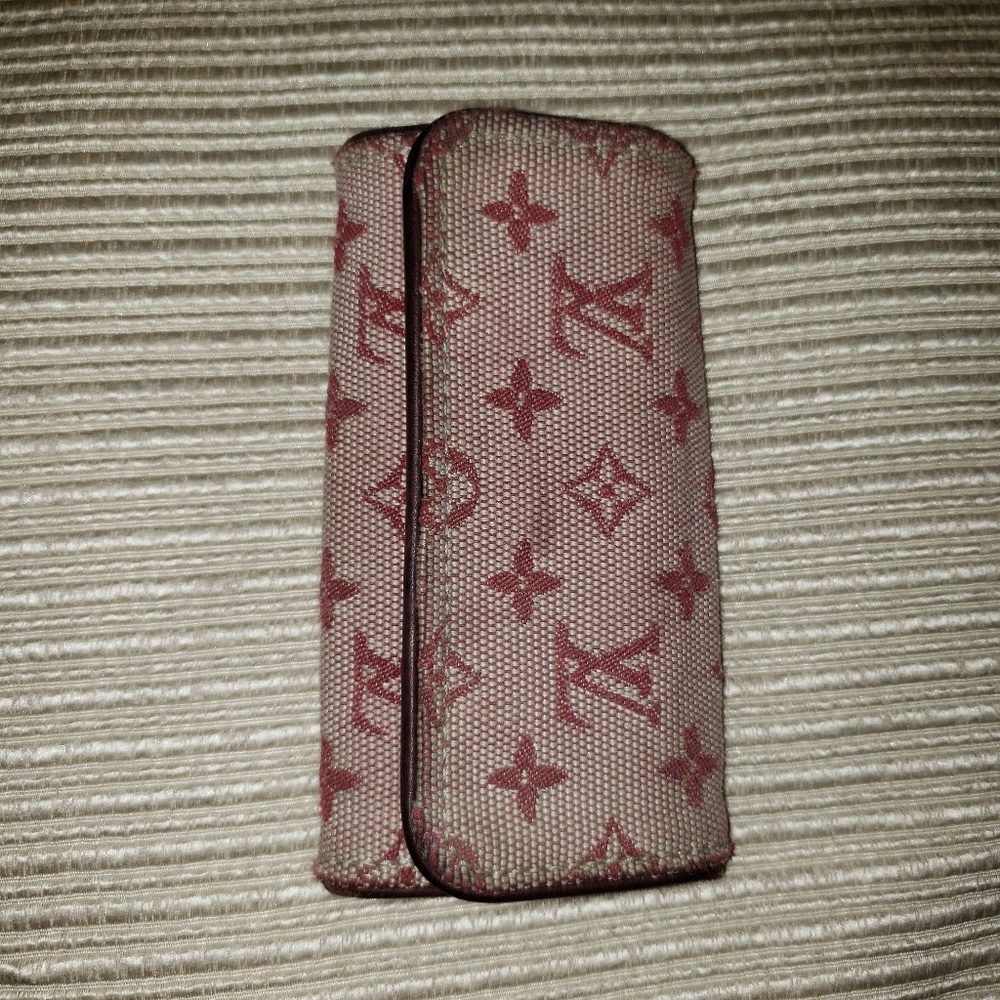 Authentic Louis Vuitton key holder